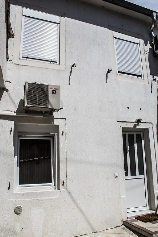 דירות PUY Apartman Punta Vilma 0*, פולה קרואטיה